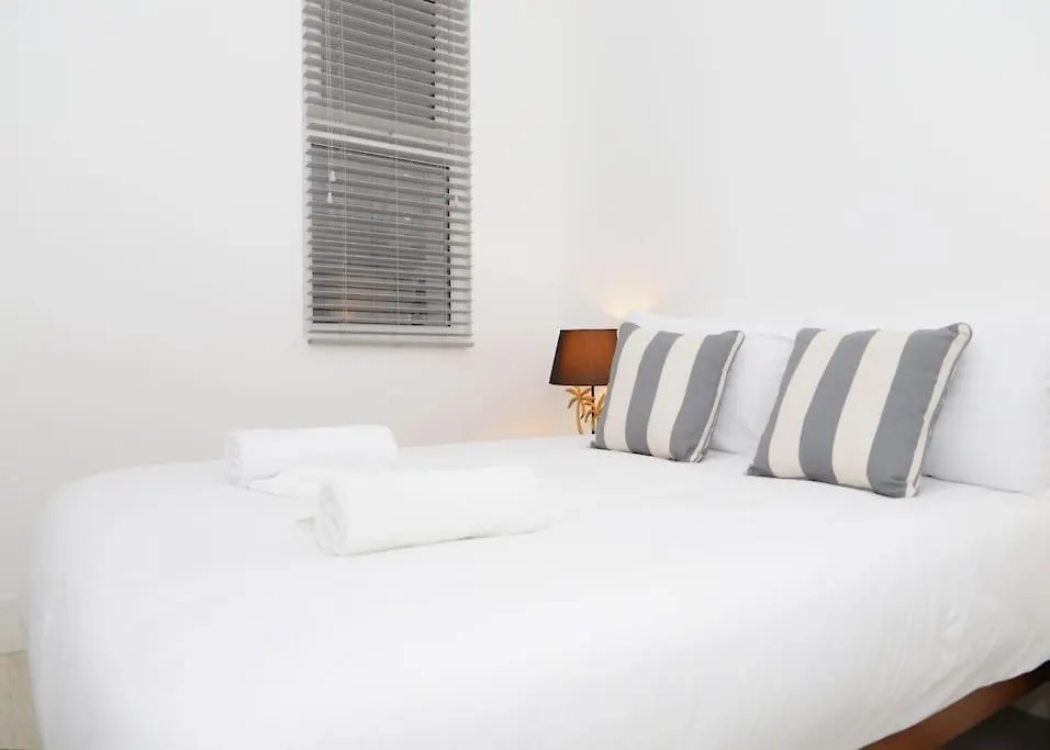 Stylish London Flat With Garden, Close To City 0*,  United Kingdom