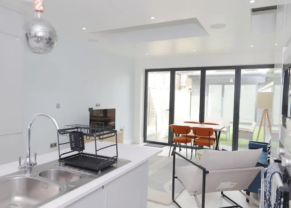 Stylish London Flat With Garden, Close To City
