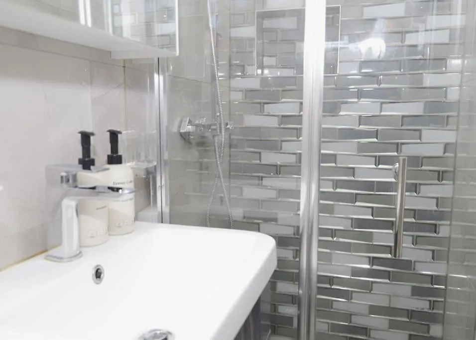 Stylish London Flat With Garden, Close To City 0*,  United Kingdom