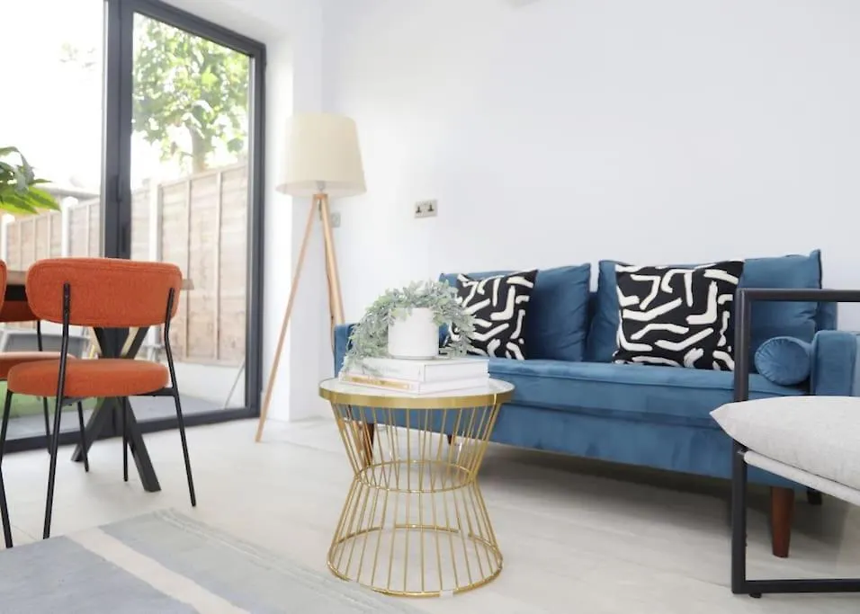 Stylish London Flat With Garden, Close To City Apartment