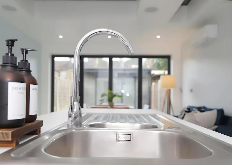 Stylish London Flat With Garden, Close To City Apartment